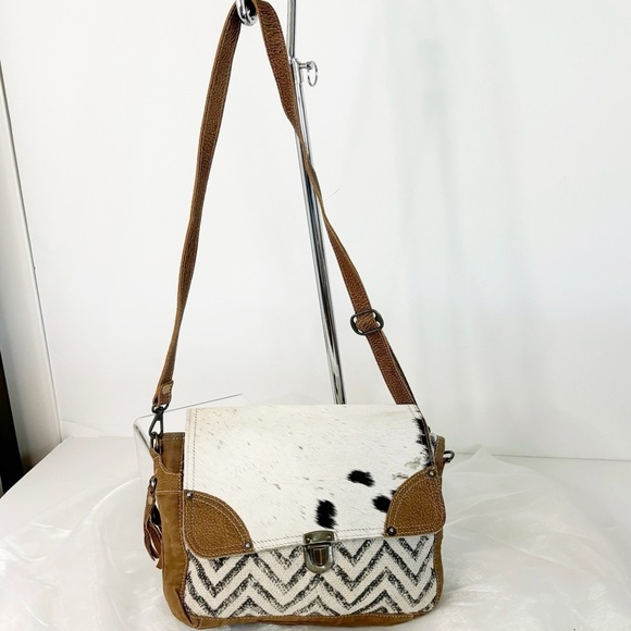 Myra Bag PEARL FUSION MESSENGER BAG - Picture 4 of 4